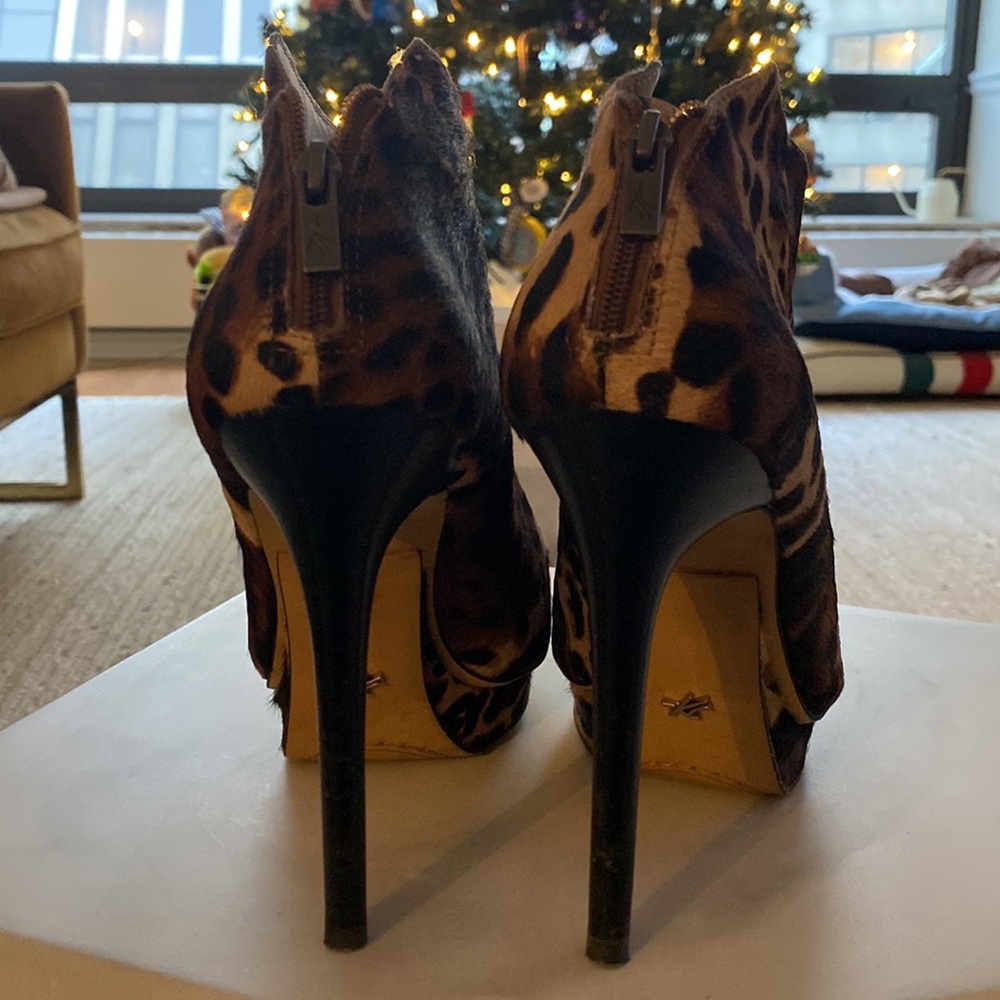 Kenneth Cole Leopard Print Open-Toe Booties. - image 3